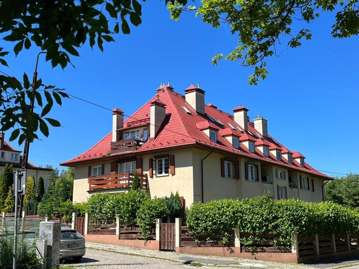 Katarzyny Puzynskiej *
